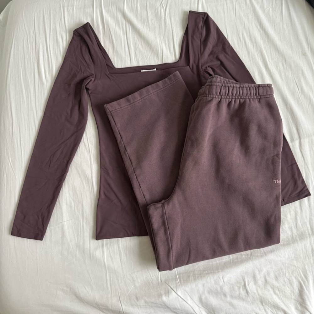 Aritzia Smoked Eggplant Matching Set - Picture 4 of 4